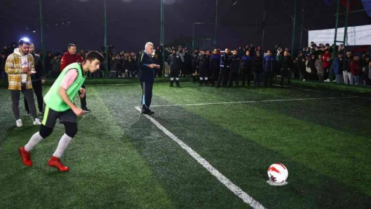 Sokak Ligi'nin finalinde eski hakem Ahmet Çakar düdük çaldı