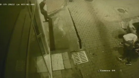 Sokak ortasındaki dehşet saniye saniye kamerada