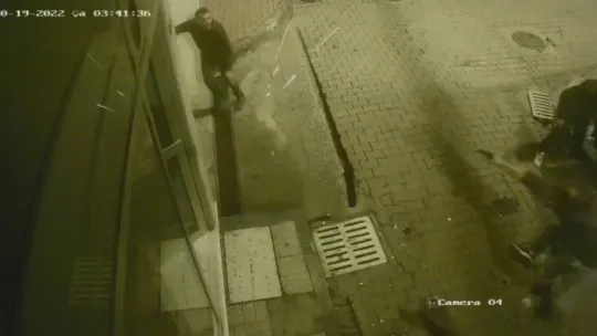 Sokak ortasındaki dehşet saniye saniye kamerada