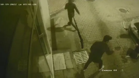 Sokak ortasındaki dehşet saniye saniye kamerada