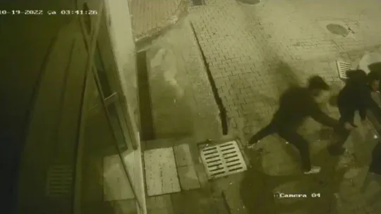 Sokak ortasındaki dehşet saniye saniye kamerada