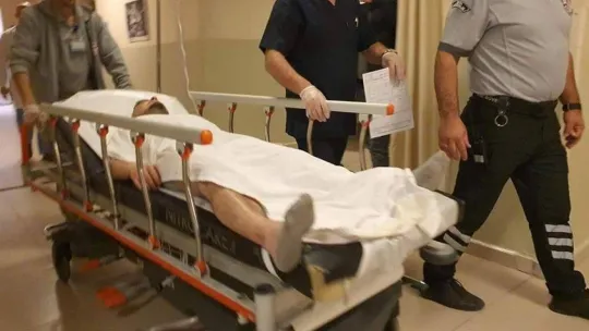 Sokakta yürürken silahlı saldırıda yaralandı