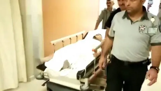 Sokakta yürürken silahlı saldırıda yaralandı