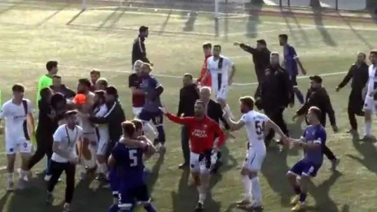 Son düdük çaldı, yeşil saha boks ringine döndü