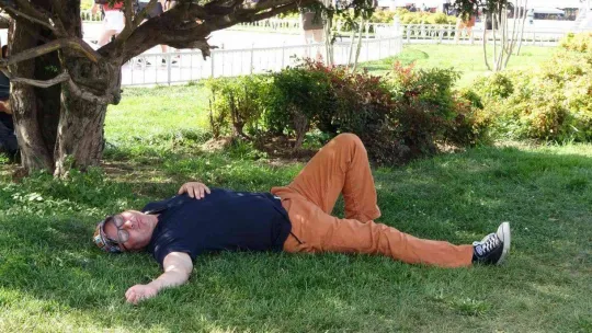 Sonbaharda etkili olan yaz sıcağı İstanbulluları bunalttı