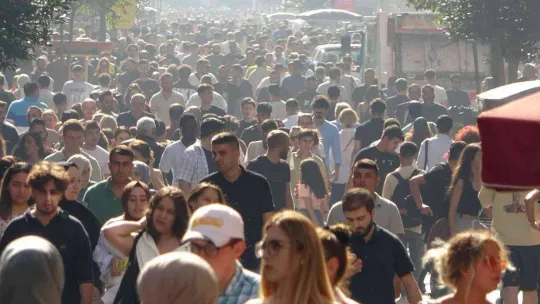 Sonbaharda etkili olan yaz sıcağı İstanbulluları bunalttı