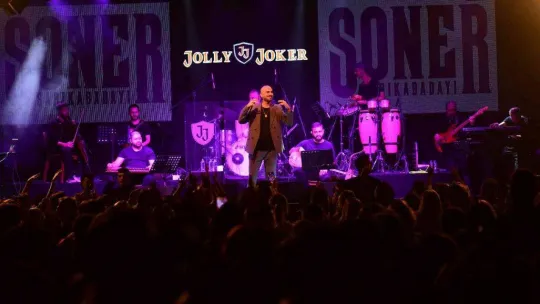 Soner Sarıkabadayı'nın Bursa'da sevenleriyle buluştu