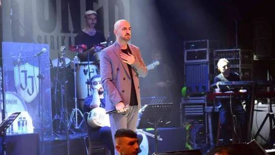 Soner Sarıkabadayı'nın Bursa'da sevenleriyle buluştu