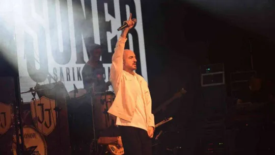 Soner Sarıkabadayı'nın Bursa'da sevenleriyle buluştu