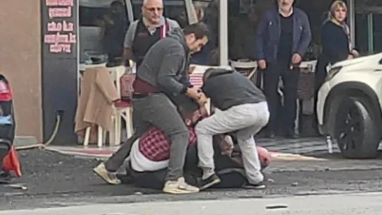 Sopalı, baltalı ve silahlı alacak verecek kavgası kamerada