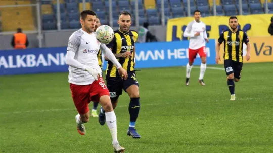 Spor Toto Süper Lig: Ankaragücü: 1 - Ümraniyespor: 1 (İlk yarı)