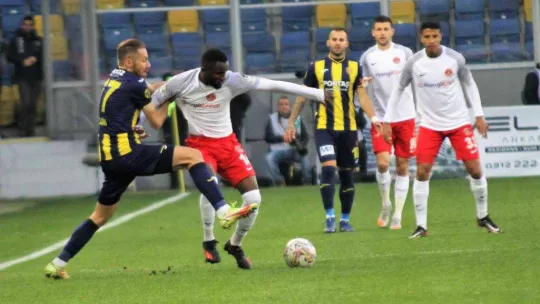 Spor Toto Süper Lig: Ankaragücü: 1 - Ümraniyespor: 1 (İlk yarı)