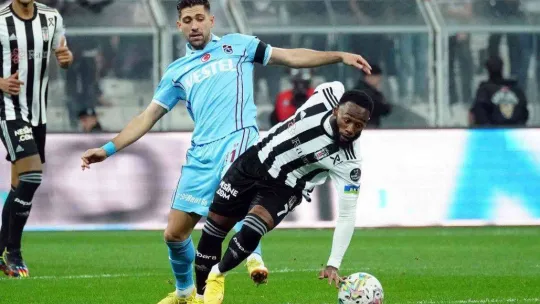 Spor Toto Süper Lig: Beşiktaş: 0 - Trabzonspor: 1 (Maç devam ediyor)