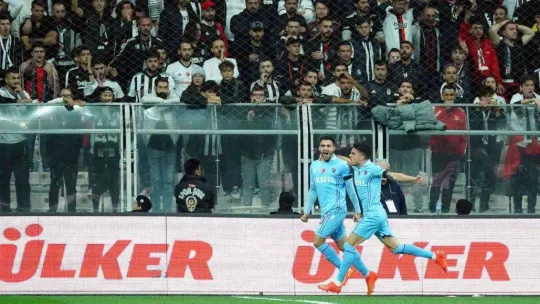 Spor Toto Süper Lig: Beşiktaş: 0 - Trabzonspor: 1 (Maç devam ediyor)