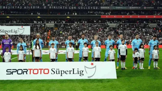 Spor Toto Süper Lig: Beşiktaş: 0 - Trabzonspor: 1 (Maç devam ediyor)