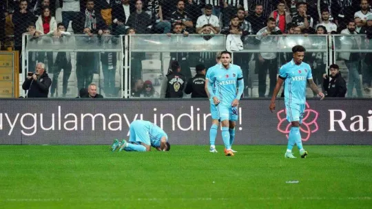 Spor Toto Süper Lig: Beşiktaş: 1 - Trabzonspor: 2 (İlk yarı)