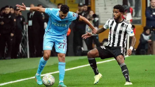 Spor Toto Süper Lig: Beşiktaş: 1 - Trabzonspor: 2 (İlk yarı)