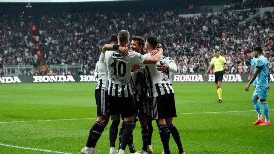 Spor Toto Süper Lig: Beşiktaş: 1 - Trabzonspor: 2 (İlk yarı)