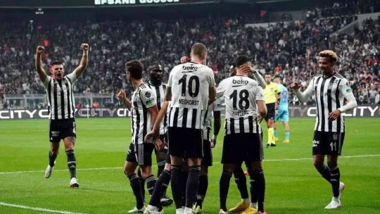 Spor Toto Süper Lig: Beşiktaş: 1 - Trabzonspor: 2 (İlk yarı)