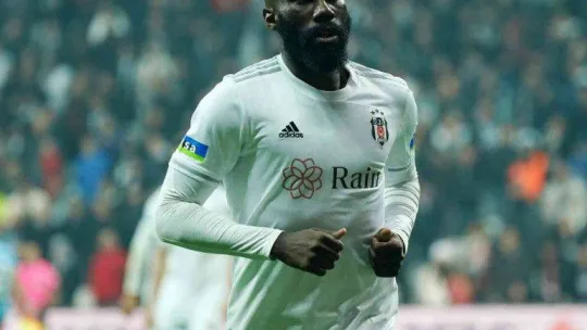 Spor Toto Süper Lig: Beşiktaş: 1 - Adana Demirspor: 0 (İlk yarı)