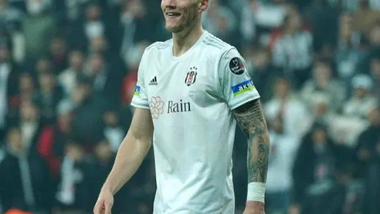 Spor Toto Süper Lig: Beşiktaş: 1 - Adana Demirspor: 0 (İlk yarı)