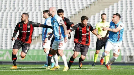 Spor Toto Süper Lig: Fatih Karagümrük: 1 - Gaziantep Futbol Kulübü: 2 (İlk yarı)
