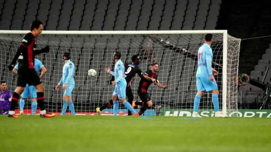 Spor Toto Süper Lig: Fatih Karagümrük: 2 - Trabzonspor: 1 (İlk yarı)