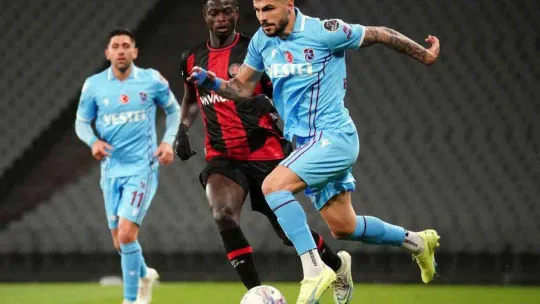 Spor Toto Süper Lig: Fatih Karagümrük: 2 - Trabzonspor: 1 (İlk yarı)