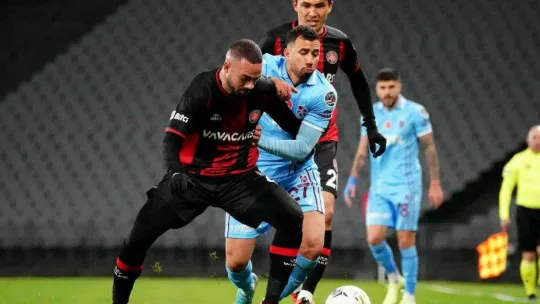 Spor Toto Süper Lig: Fatih Karagümrük: 2 - Trabzonspor: 1 (İlk yarı)