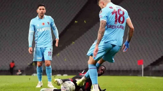 Spor Toto Süper Lig: Fatih Karagümrük: 2 - Trabzonspor: 1 (İlk yarı)
