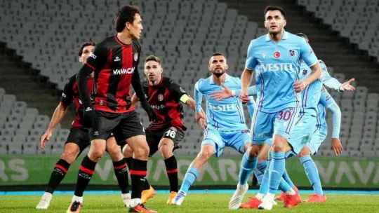 Spor Toto Süper Lig: Fatih Karagümrük: 2 - Trabzonspor: 1 (İlk yarı)