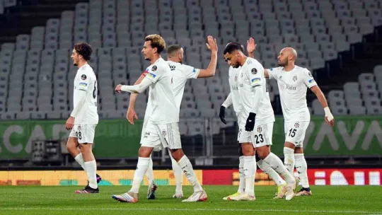 Spor Toto Süper Lig: Fatih Karagümrük: 0 - Beşiktaş: 1 (İlk yarı)