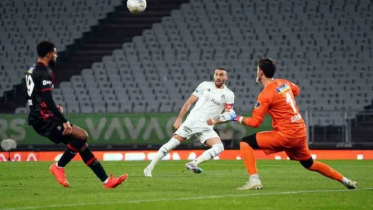 Spor Toto Süper Lig: Fatih Karagümrük: 0 - Beşiktaş: 1 (İlk yarı)