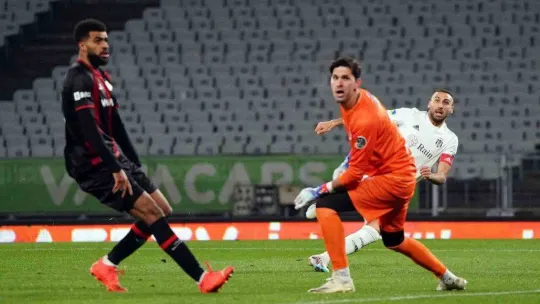 Spor Toto Süper Lig: Fatih Karagümrük: 0 - Beşiktaş: 1 (İlk yarı)