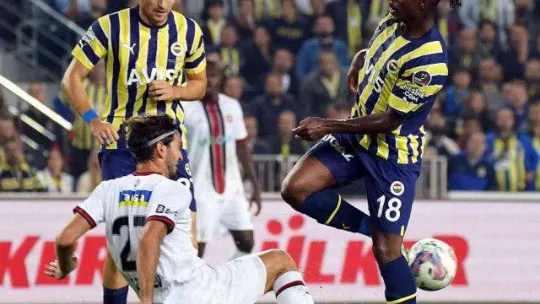 Spor Toto Süper Lig: Fenerbahçe: 2 - Fatih Karagümrük: 2 (İlk yarı)