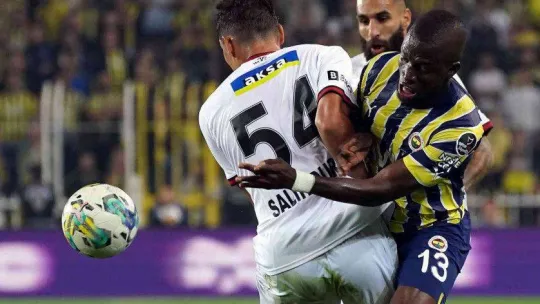 Spor Toto Süper Lig: Fenerbahçe: 2 - Fatih Karagümrük: 2 (İlk yarı)