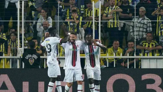 Spor Toto Süper Lig: Fenerbahçe: 2 - Fatih Karagümrük: 2 (İlk yarı)
