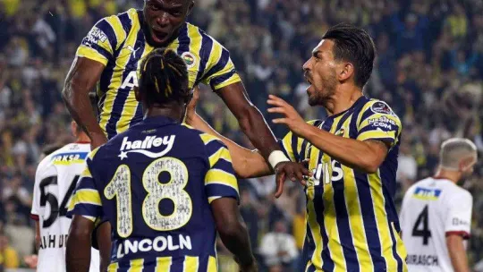 Spor Toto Süper Lig: Fenerbahçe: 2 - Fatih Karagümrük: 2 (İlk yarı)