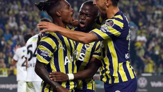 Spor Toto Süper Lig: Fenerbahçe: 2 - Fatih Karagümrük: 2 (İlk yarı)