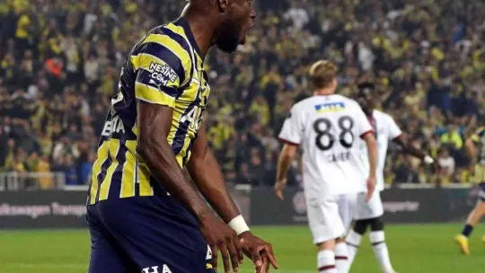 Spor Toto Süper Lig: Fenerbahçe: 2 - Fatih Karagümrük: 2 (İlk yarı)