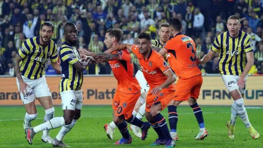 Spor Toto Süper Lig: Fenerbahçe: 0 - Medipol Başakşehir: 0 (İlk yarı)