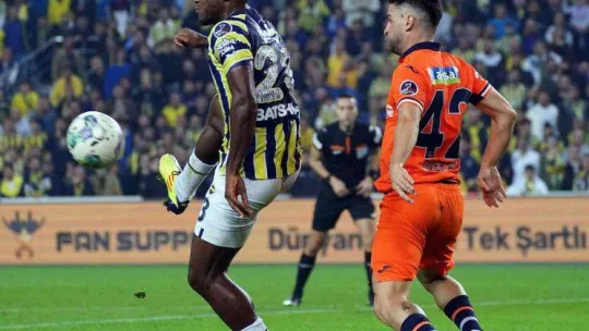 Spor Toto Süper Lig: Fenerbahçe: 0 - Medipol Başakşehir: 0 (İlk yarı)