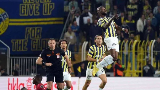 Spor Toto Süper Lig: Fenerbahçe: 0 - DG Sivasspor: 0 (İlk yarı)