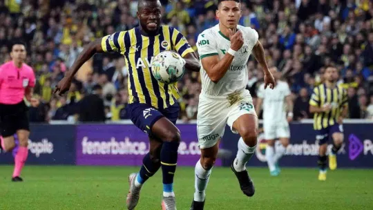 Spor Toto Süper Lig: Fenerbahçe: 1 - Giresunspor: 0 (İlk yarı)