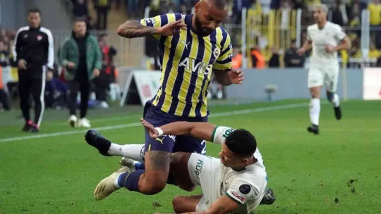 Spor Toto Süper Lig: Fenerbahçe: 1 - Giresunspor: 0 (İlk yarı)