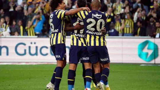 Spor Toto Süper Lig: Fenerbahçe: 1 - Giresunspor: 0 (İlk yarı)
