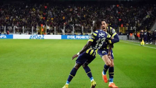 Spor Toto Süper Lig: Fenerbahçe: 2 - Kasımpaşa: 1 (İlk yarı)
