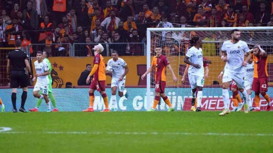 Spor Toto Süper Lig: Galatasaray: 2 - Corendon Alanyaspor: 2 (Maç sonucu)