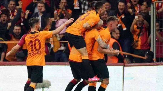 Spor Toto Süper Lig: Galatasaray: 1 - Beşiktaş: 1 (İlk yarı)