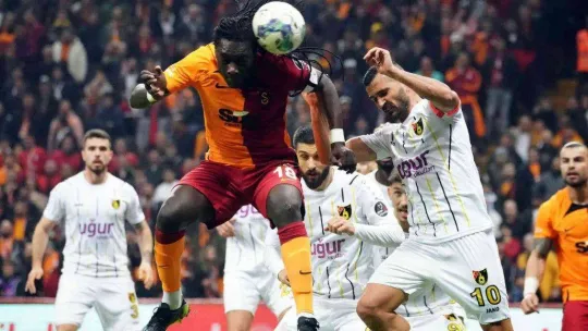 Spor Toto Süper Lig: Galatasaray: 2 - İstanbulspor: 0 (İlk yarı)